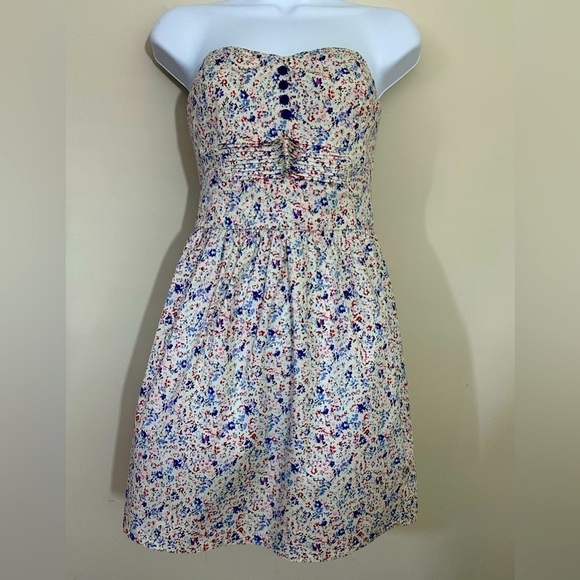 Be Bop sz med Jr dress in a ditsy floral print. The back has rows of elastic - Picture 1 of 12
